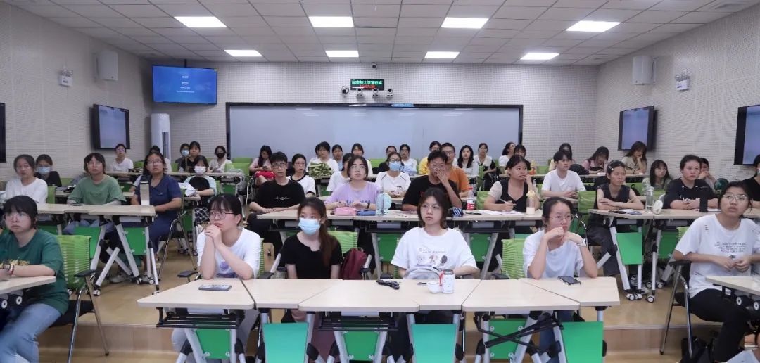 “職”面未來 筑夢(mèng)前行——學(xué)院成功舉辦職業(yè)生涯規(guī)劃與擇業(yè)指導(dǎo)講座